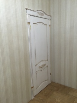 Дверь из массива сосны межкомнатная Д 3 (белая патина, золото)